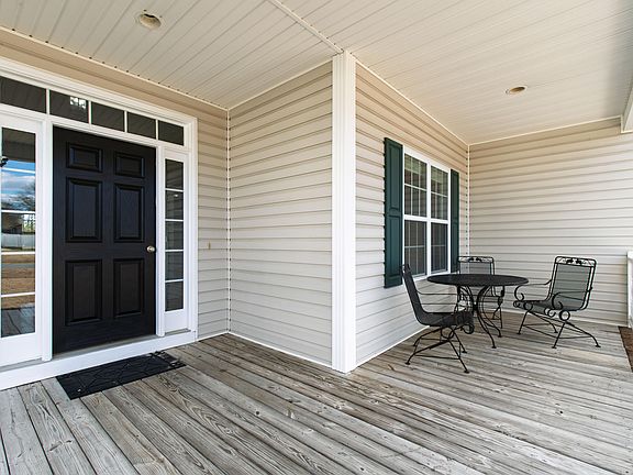 3rd image of 450 Windgate Dr