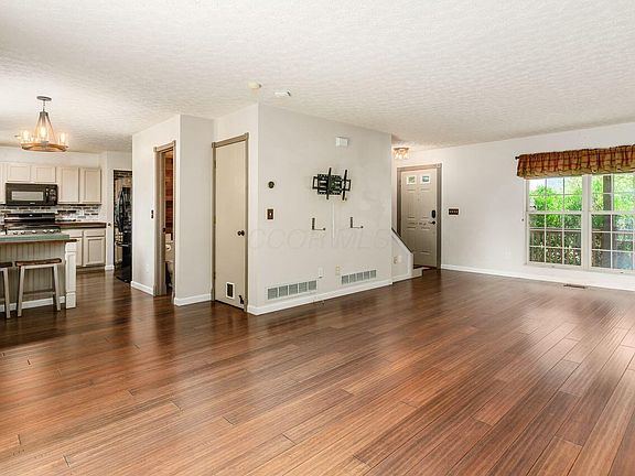 3rd image of 3073 Sedley St