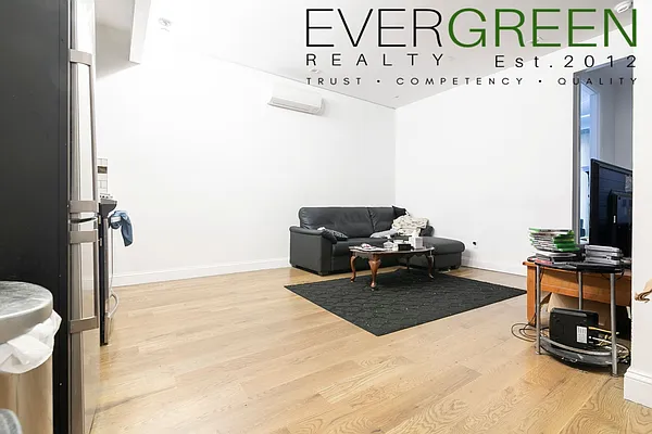 Rented by Evergreen Apartments BK | media 13