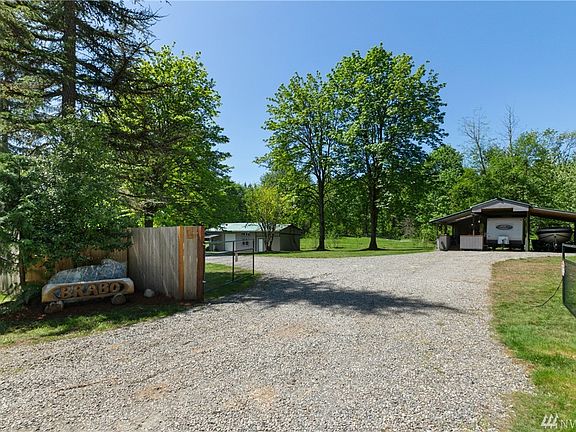 Nice level gravel entry and two sets of gates. So much room for all your toys, equipment needs! private captivating property.