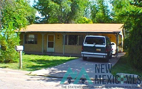 1st image of 208 E Pear St