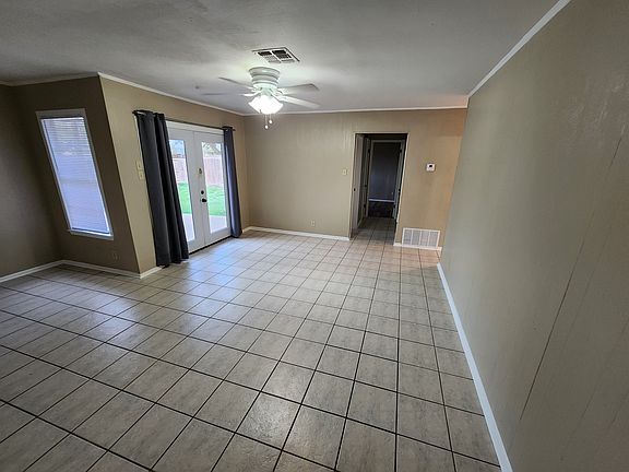 3rd image of 3101 Baybrook Dr