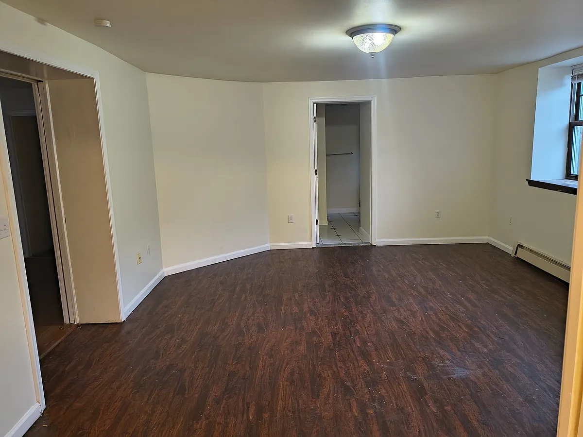 Building Photo - 404 Seneca St #G