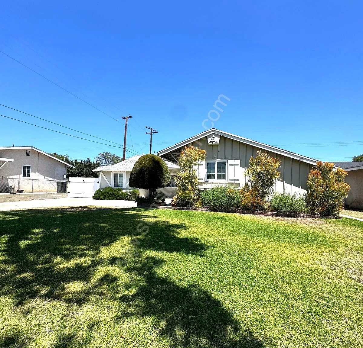 4 bed, 1325 sqft, $3,195 — Photo 2
