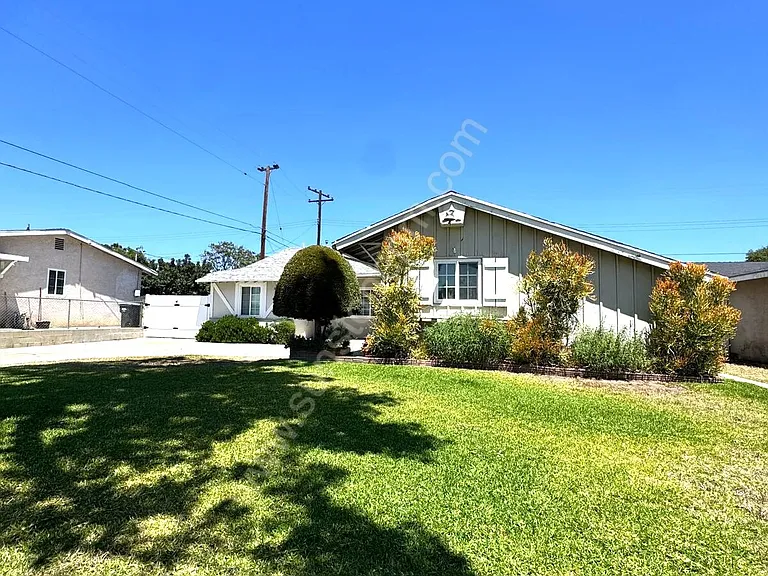 2422 Mariposa St — Photo 2