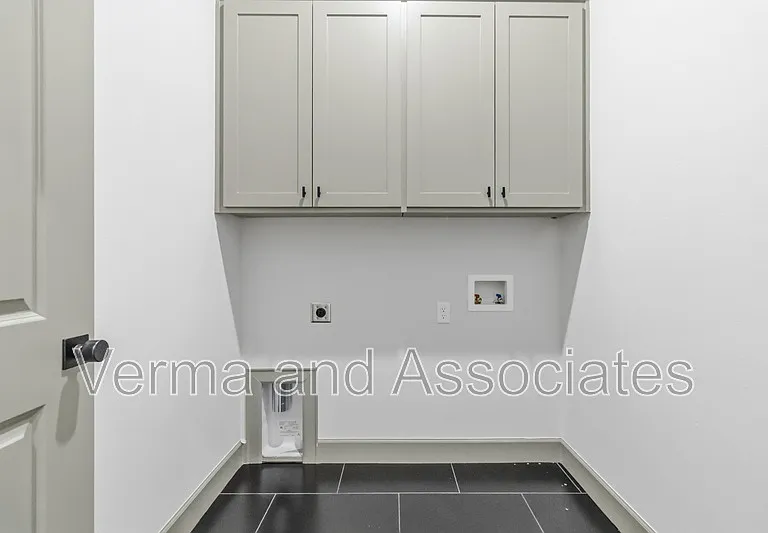 930 Trestle Ln — Photo 18