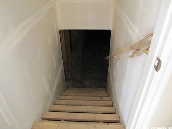 5th image of 250 S Montgomery St