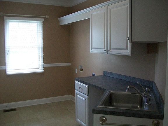 4th image of 205 Cross Anchor Pl