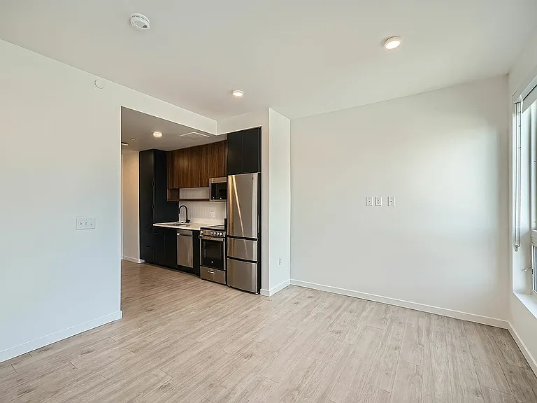 2059 19th St - Web Quality - 001 - 06 Studio 4 331