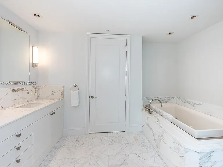 10295 Collins Ave #2506 — Photo 10