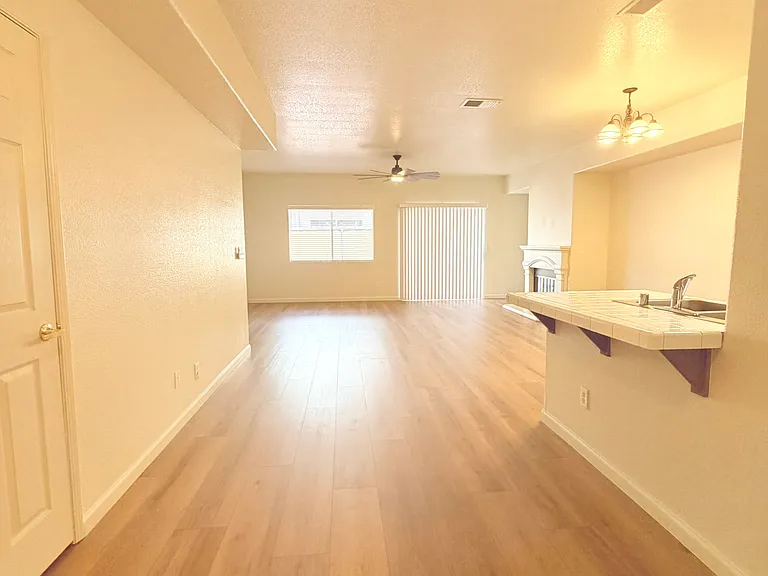 1271 W Spruce Ave — Photo 4