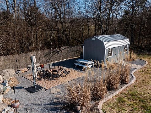 5th image of 228 Windermere Ln NE