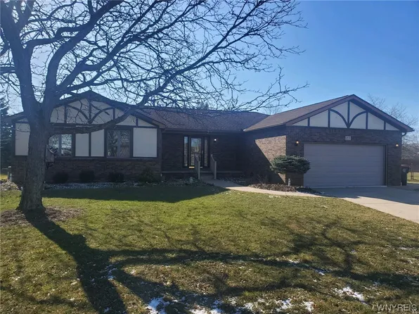 27 Gale Dr, Lancaster, NY 14086