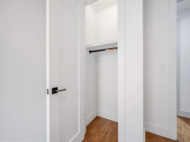 629 E 5th St #10 — Photo 6