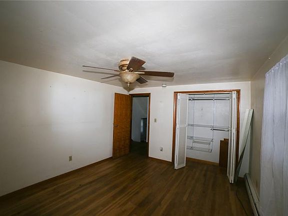 5th image of 221 Crescent Garden Dr