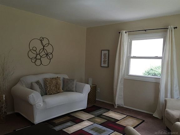 3rd image of 28738 Couzens Ave