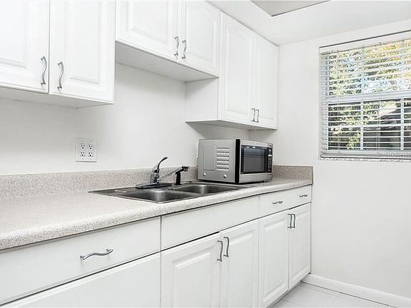 4th image of 650 Pinellas Point Dr S APT 101