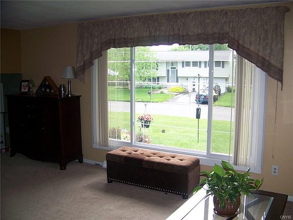 4th image of 7740 Whiffletree Ln