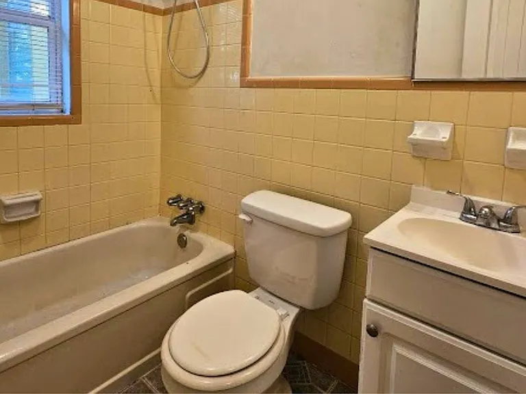 1216 E Myrtle St — Photo 5