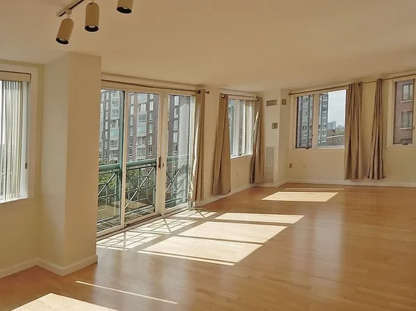 10 Rogers St APT 702, Cambridge, MA 02142