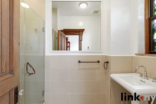 Rented by Link NY Realty | media 8