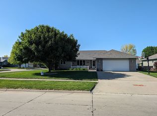 409 Huntington Dr, Sergeant Bluff, IA 51054