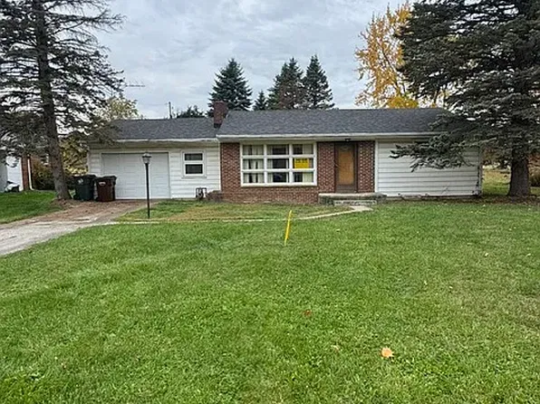 212 Levering Dr, Piqua, OH 45356