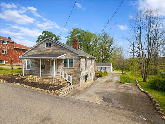 3rd image of 2724 Gould Dr