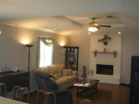 2nd image of 9130 Monica St
