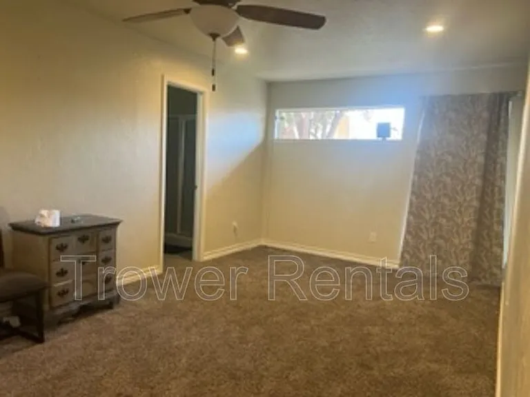 4011 E Everglade Ave — Photo 22