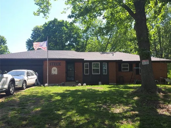 8951 Rene St, Lenexa, KS 66215