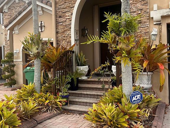 4th image of 15257 SW 8th Way