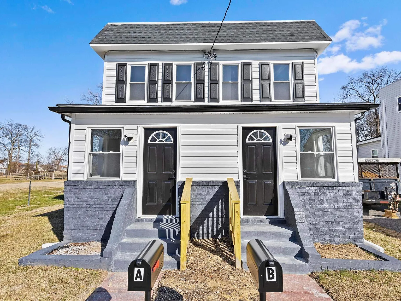3 bed, 1.5 bath, 900 sqft, $892 — Photo 2