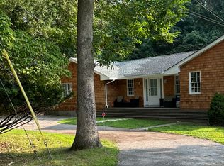 60 Pembroke Dr, East Hampton, NY 11937