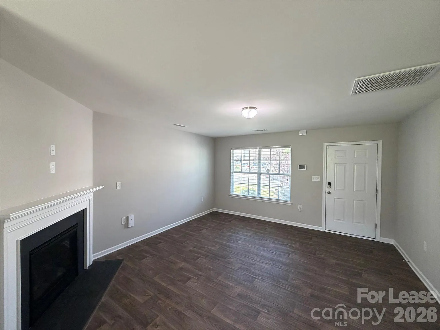 3 bed, 2.5 bath, 1564 sqft, $1,950 — Photo 4