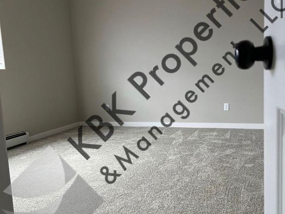 4th image of 910 Douglas Dr #912
