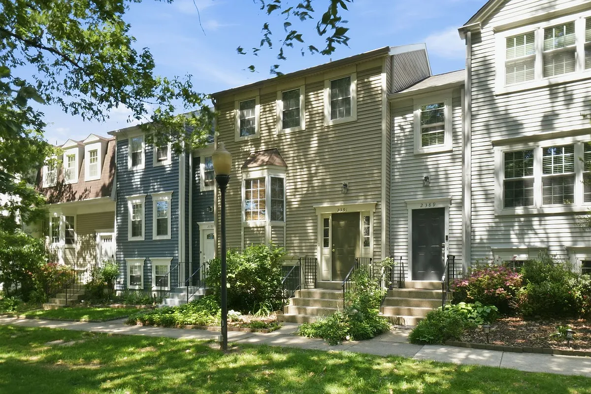 Building Photo - 2391 Hunters Square Ct