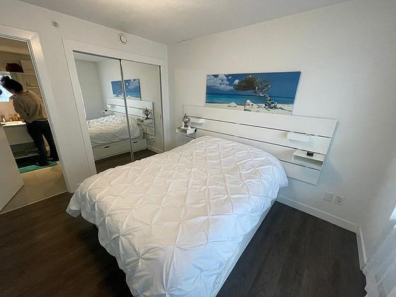 3rd image of 988 Quayside Dr #1709