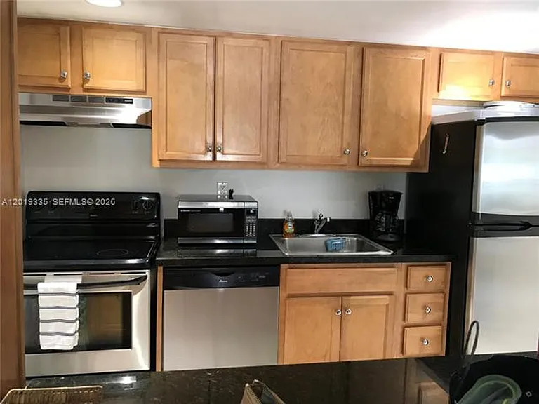 290 Sunrise Dr #208 — Photo 9
