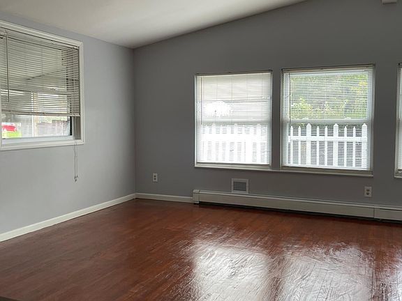 4th image of 8 Avenue D