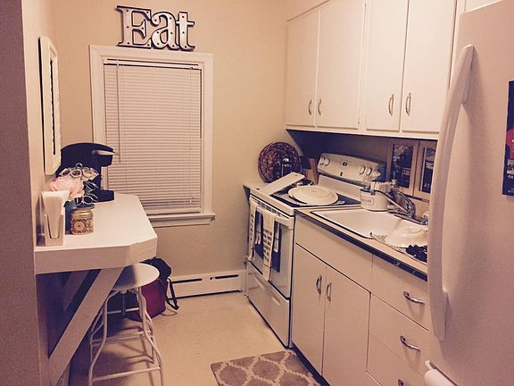 3rd image of 605 Cherry Ln