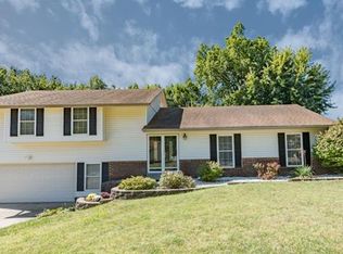 27 Sandalwood Ct, Saint Charles, MO 63304
