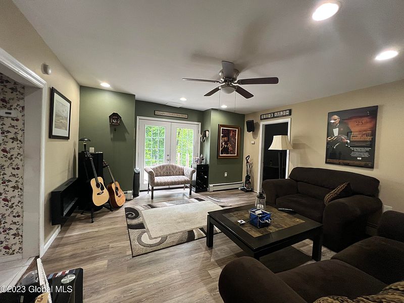 3rd image of 404 Lansing Avenue