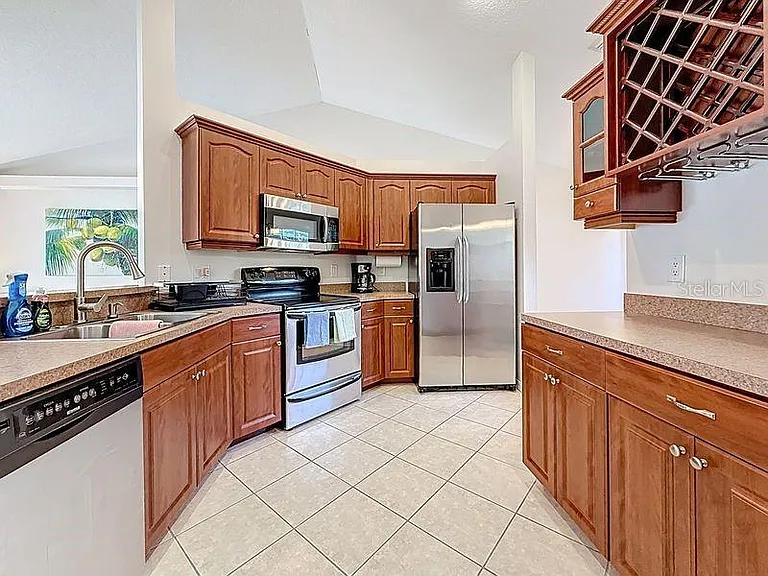2402 Dryer Ave — Photo 5