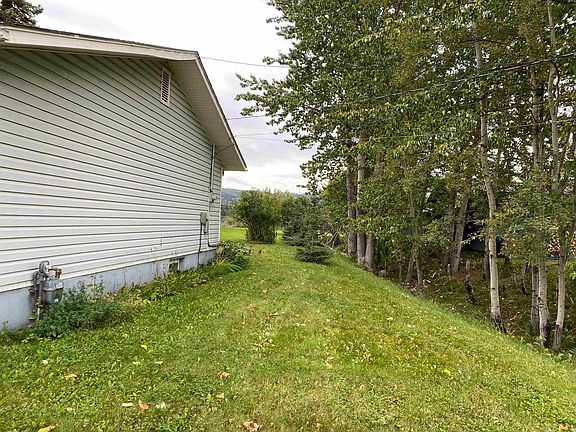 4th image of 10501 Jones Cres