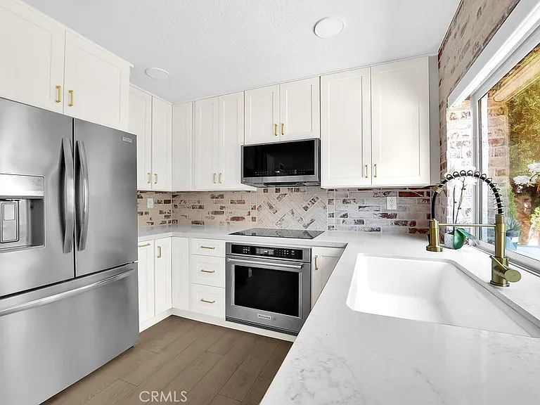 356 E Yale Loop — Photo 6
