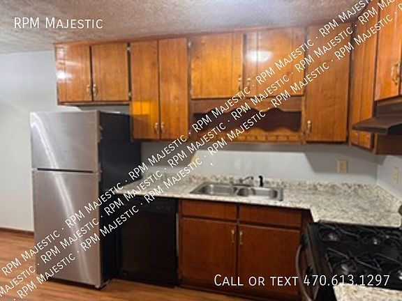 4th image of 203 Toby Springs Ln