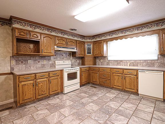 5th image of 530 Tiktin Dr