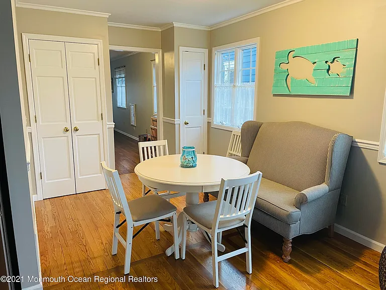 506 Monmouth Ave — Photo 8