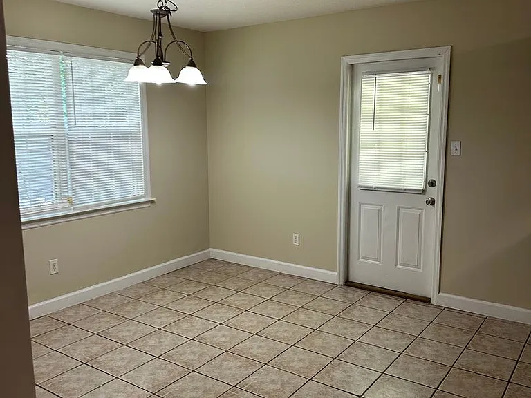 4075 Chadwyck Dr — Photo 2